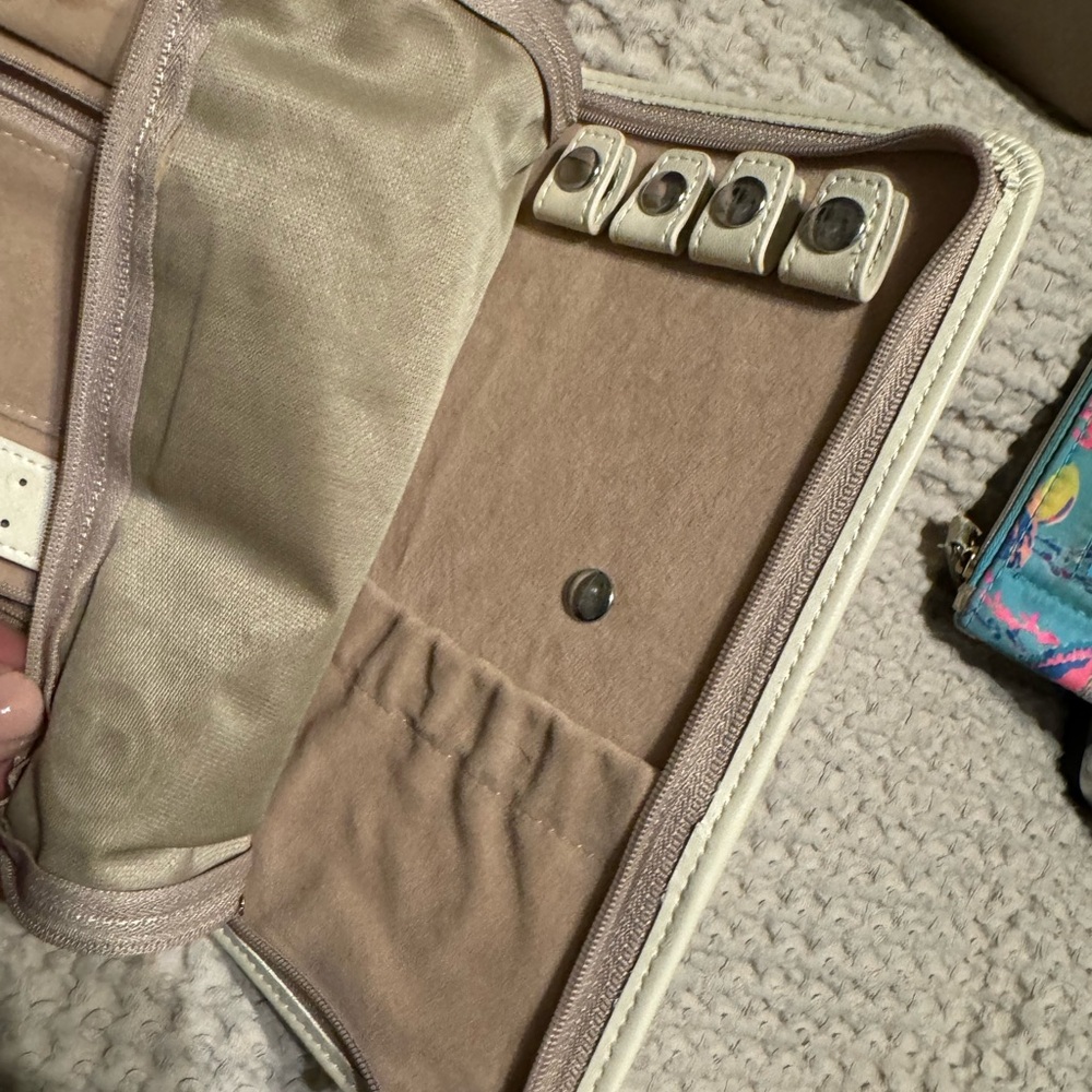 Jewelry Case - Picture 2 of 3